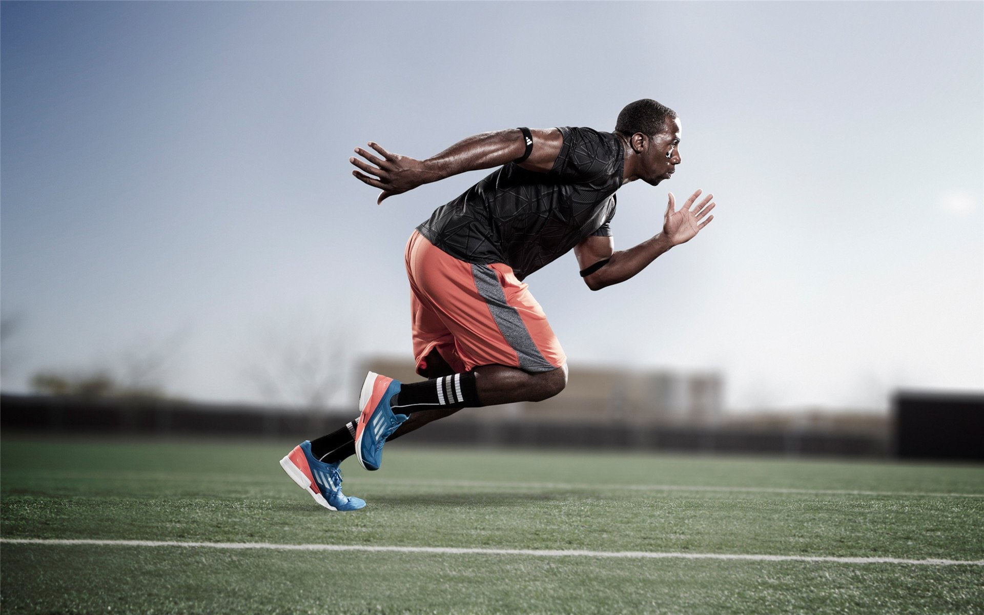 足球场地环保材料应用逐渐普及,足球场污染环境吗